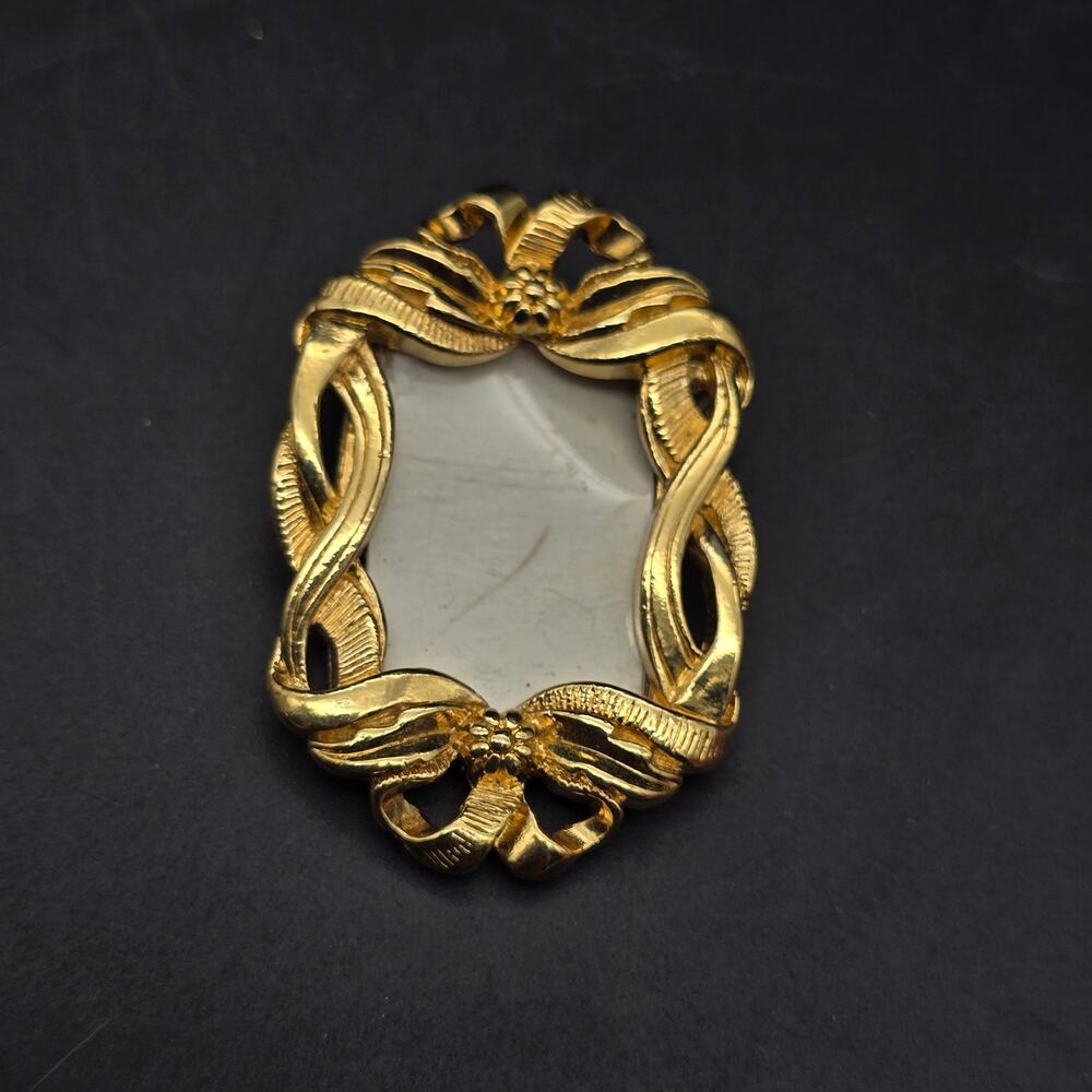 Avon Gold Tone Photo Frame Brooch Vintage Costume Jewelry